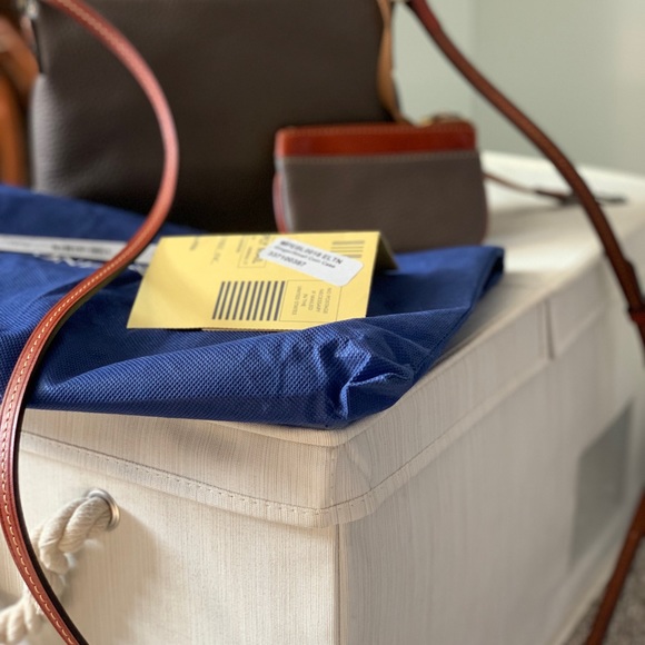 EUC Dooney and Bourke Ginger Crossbody and Matching Coin Purse - Picture 5 of 8